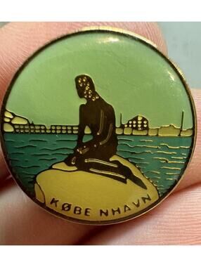 Vtg "Købe Nhavn" The Little Mermaid Statue Copenhagen Denmark Round Enamel Pin
